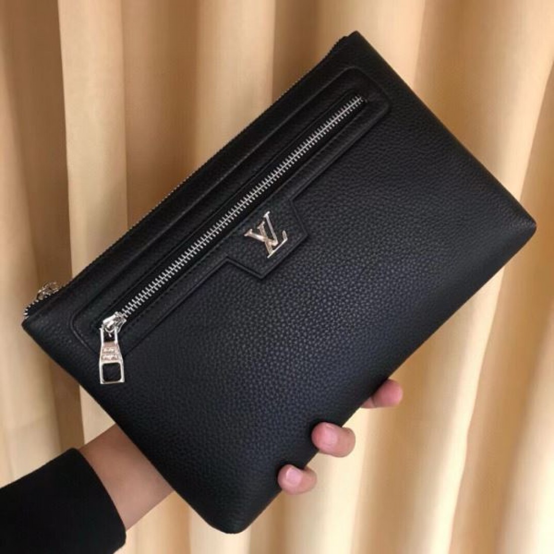 LOUIS VUITTON ルイヴィトン コピー バックパック 大注目の実用的デザイン