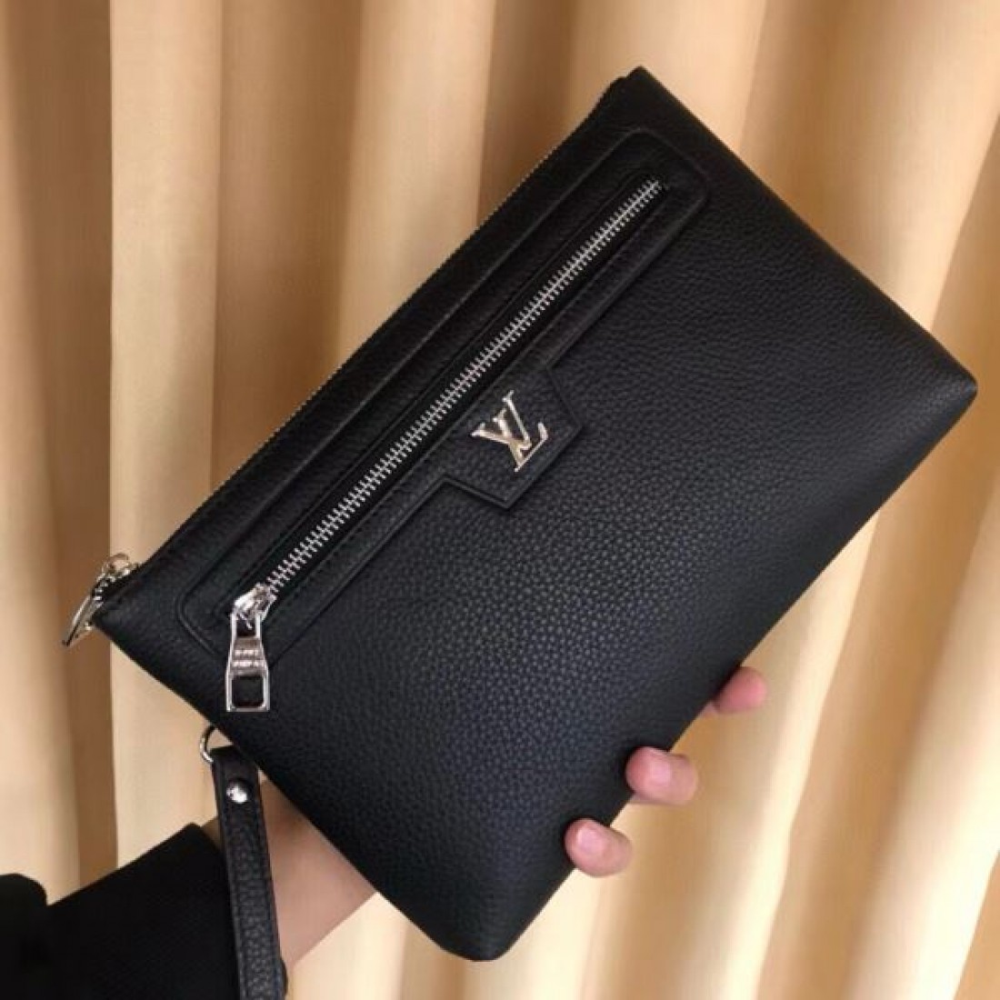 LOUIS VUITTON ルイヴィトン コピー バックパック 大注目の実用的デザイン