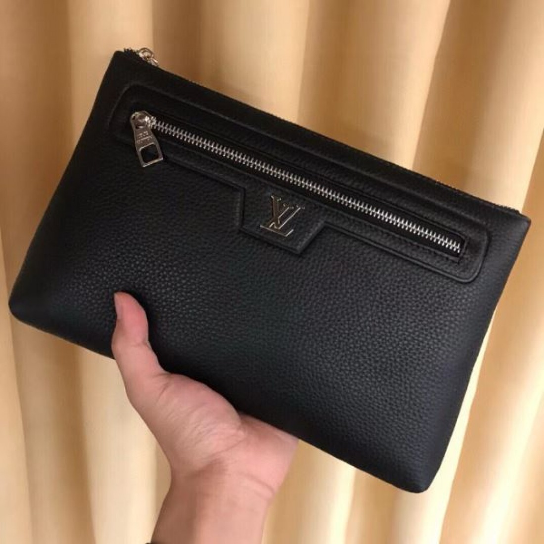 LOUIS VUITTON ルイヴィトン コピー バックパック 大注目の実用的デザイン
