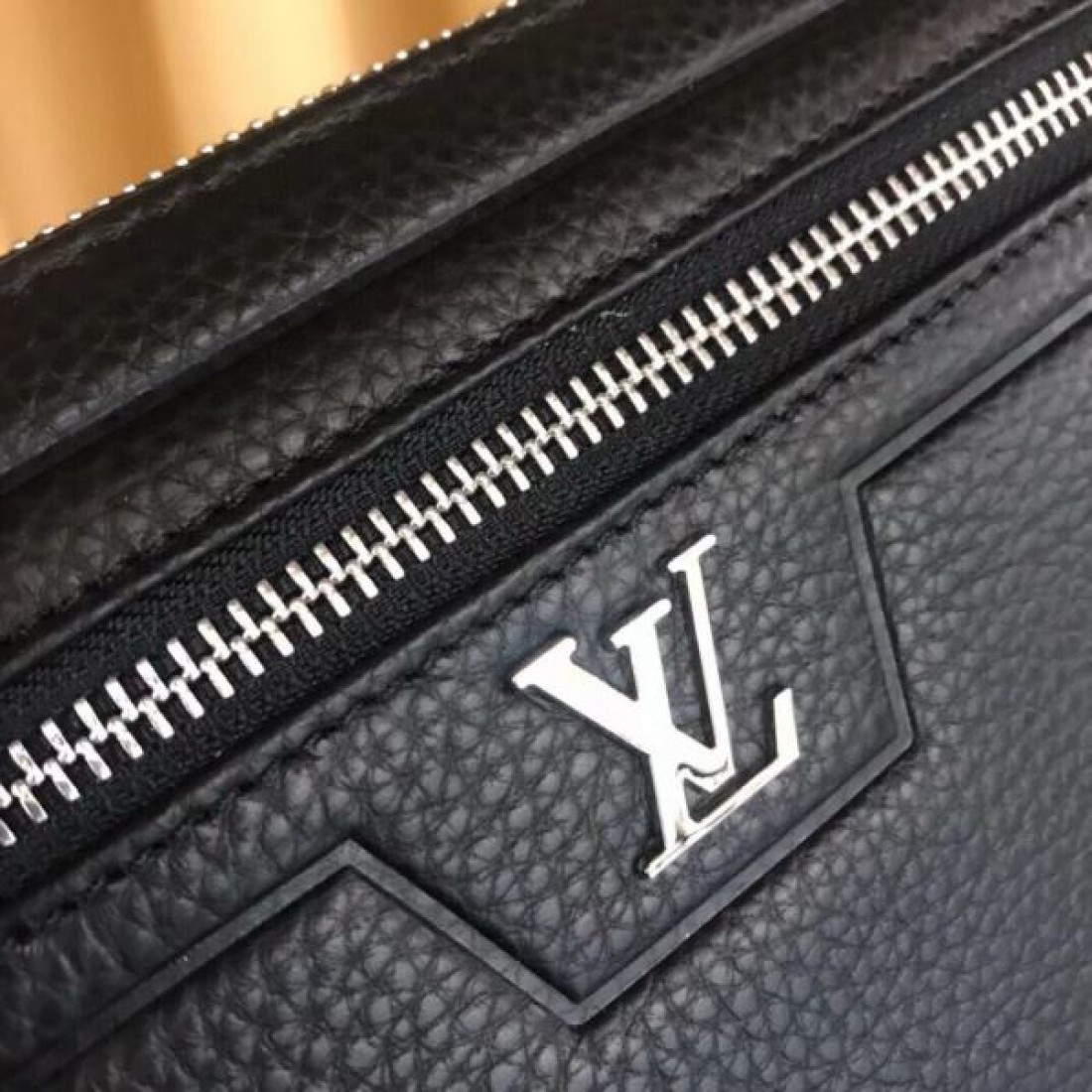 LOUIS VUITTON ルイヴィトン コピー バックパック 大注目の実用的デザイン