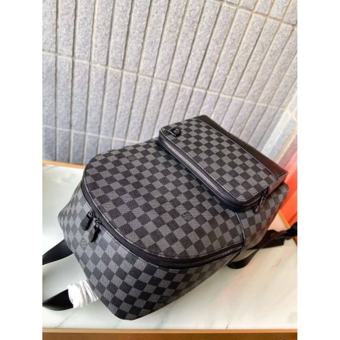  現代的で洗練されたデザイン LOUIS VUITTON ルイヴィトン コピー バックパック