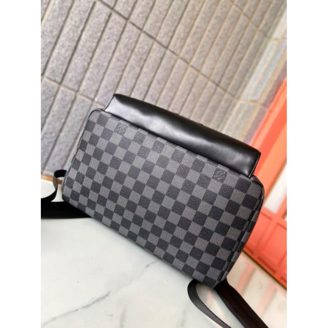  現代的で洗練されたデザイン LOUIS VUITTON ルイヴィトン コピー バックパック