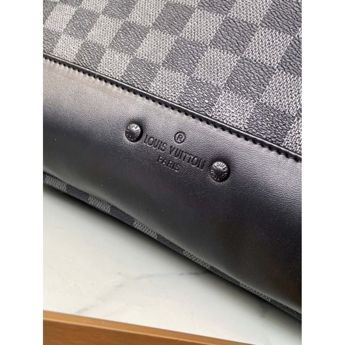  現代的で洗練されたデザイン LOUIS VUITTON ルイヴィトン コピー バックパック