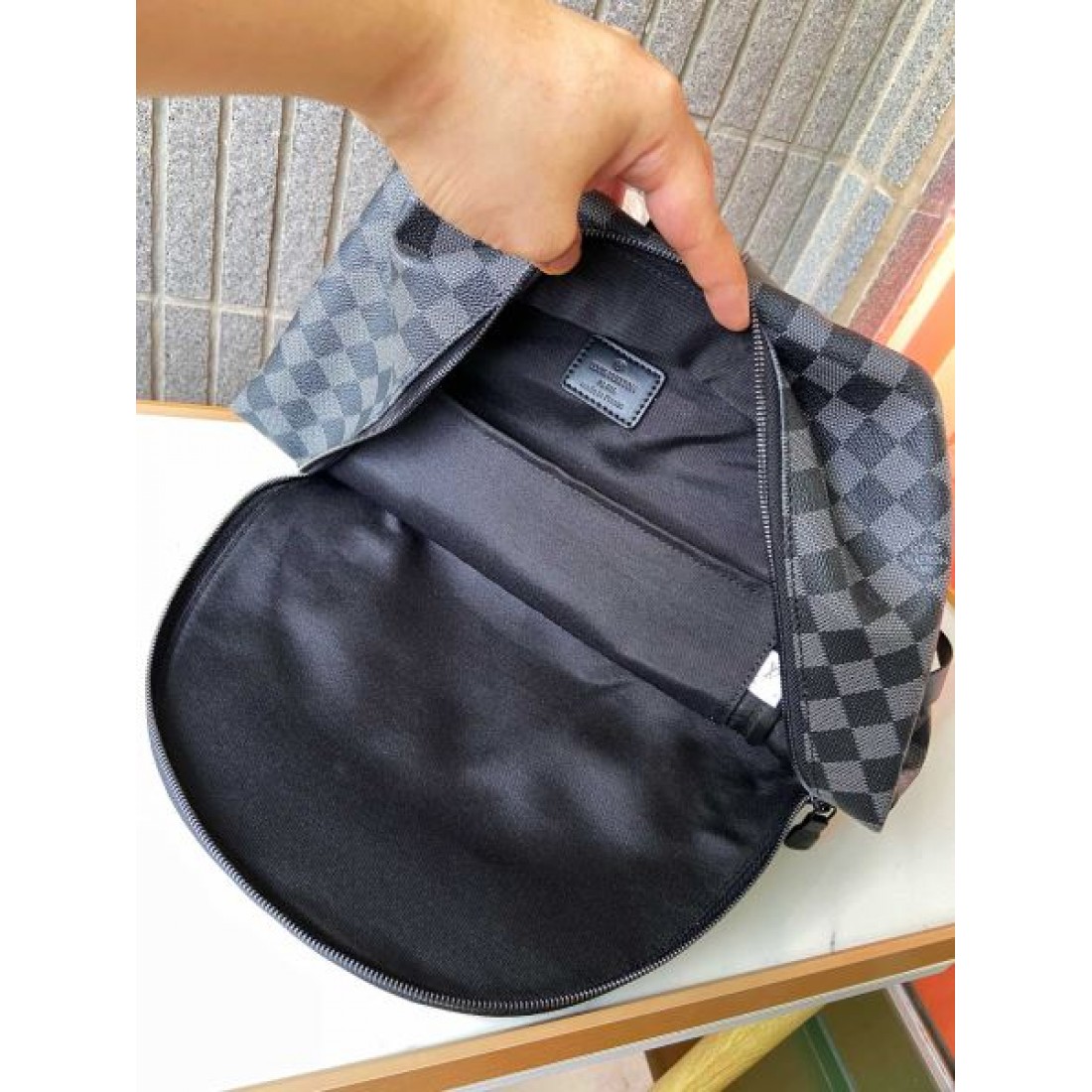 今すぐ欲しくなる LOUIS VUITTON ルイヴィトン コピー バックパック 軽量で便利