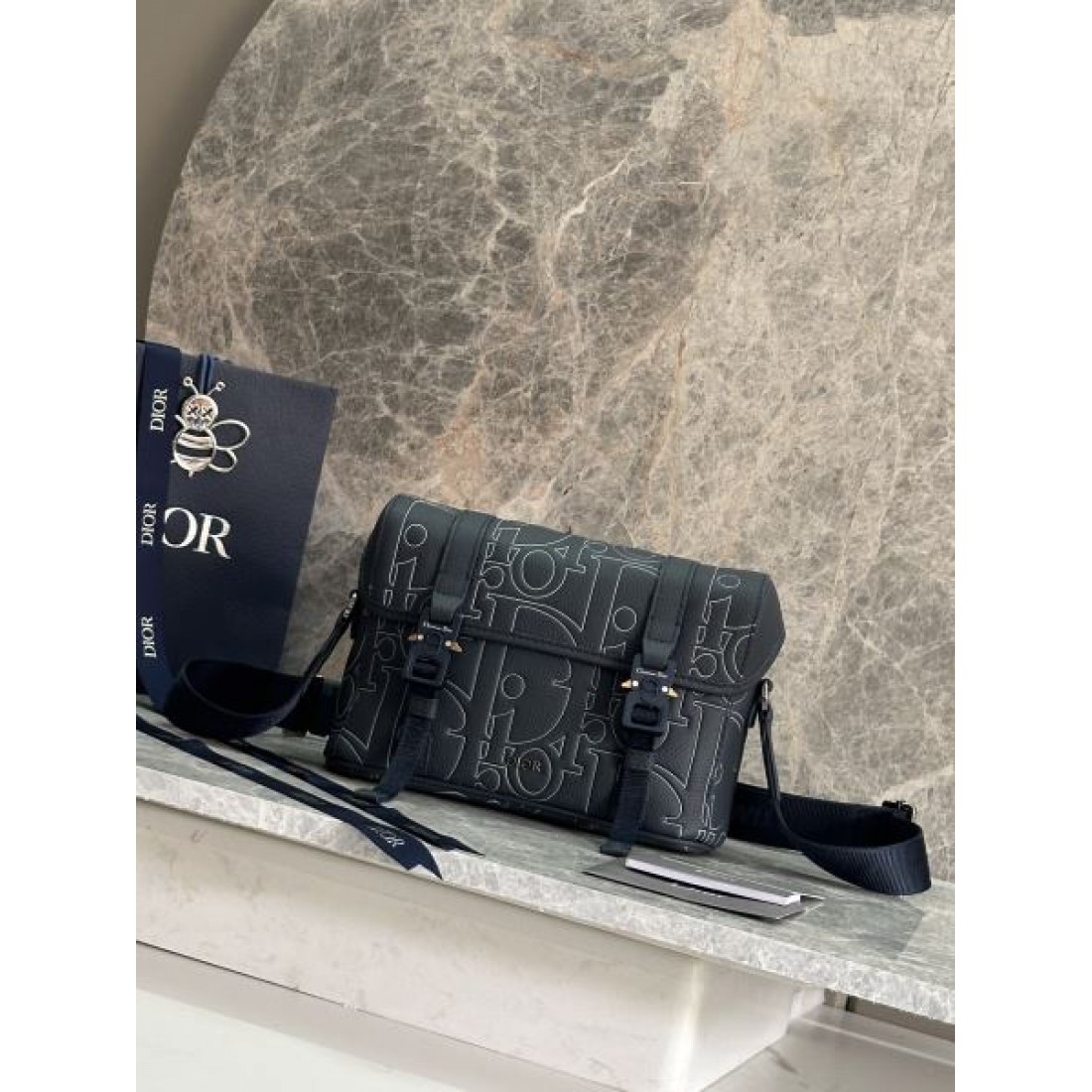  今注目のデザイン！ディオール コピー ショルダーバッグ DIOR で魅せる