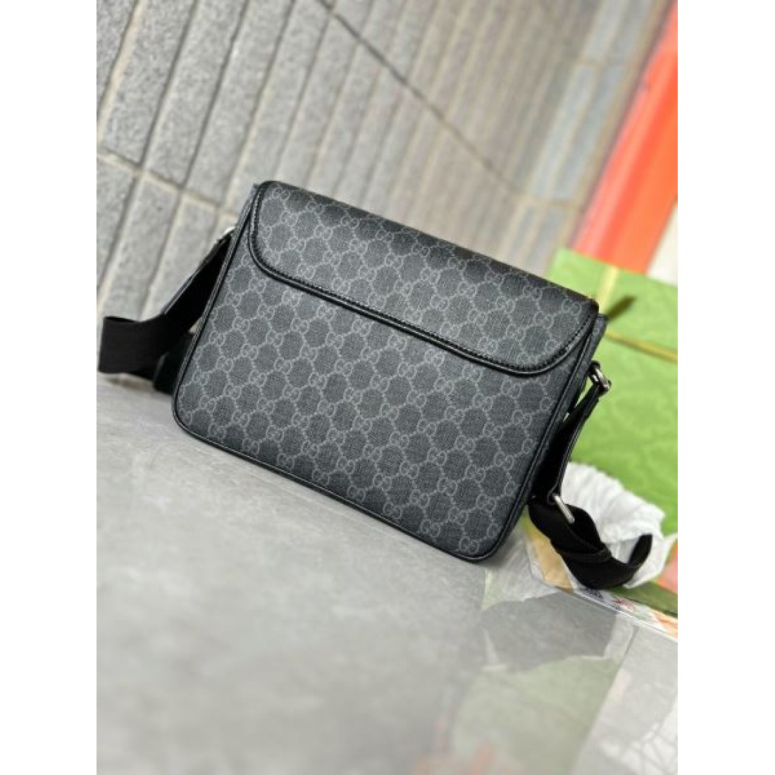 実用性も兼ね備えた GUCCI グッチ コピー ショルダーバッグ 軽快で