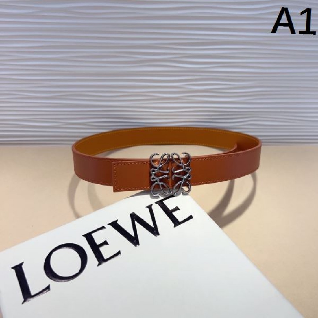  ロエベ コピー ベルト LOEWEで洗練されたモダンな印象を引き立てる