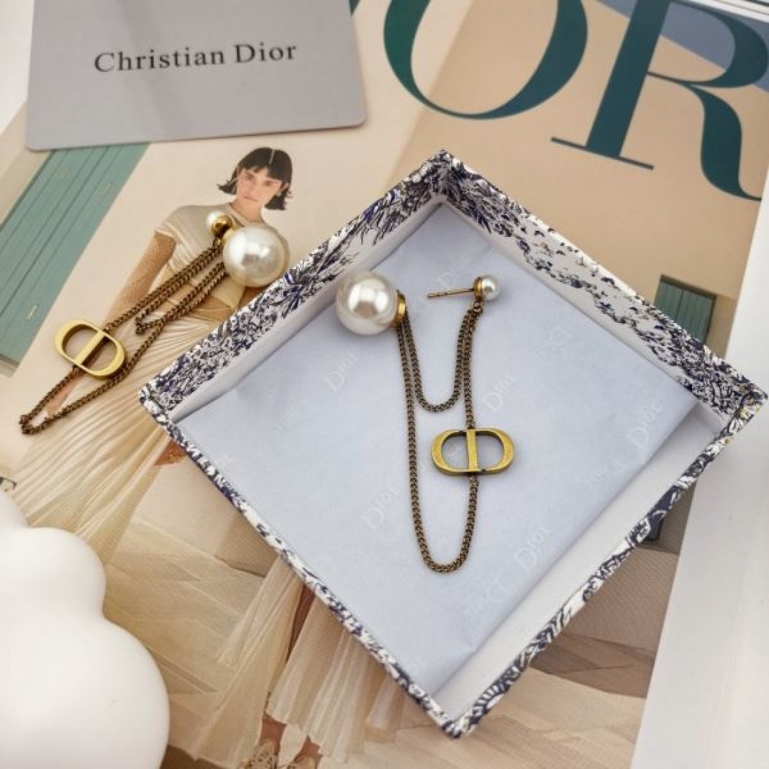 人気急上昇の DIOR ディオール コピー イヤリング 繊細でモードな印象
