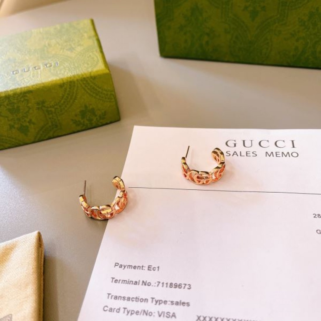 GUCCI グッチ コピー イヤリング 高級感ただようシックなデザイン