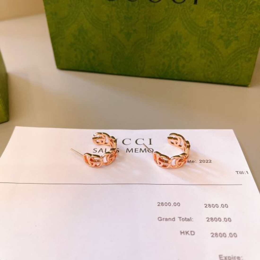 GUCCI グッチ コピー イヤリング 高級感ただようシックなデザイン