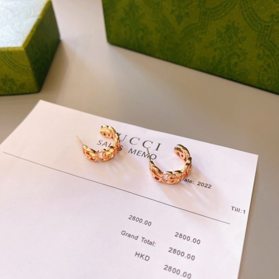 GUCCI グッチ コピー イヤリング 高級感ただようシックなデザイン