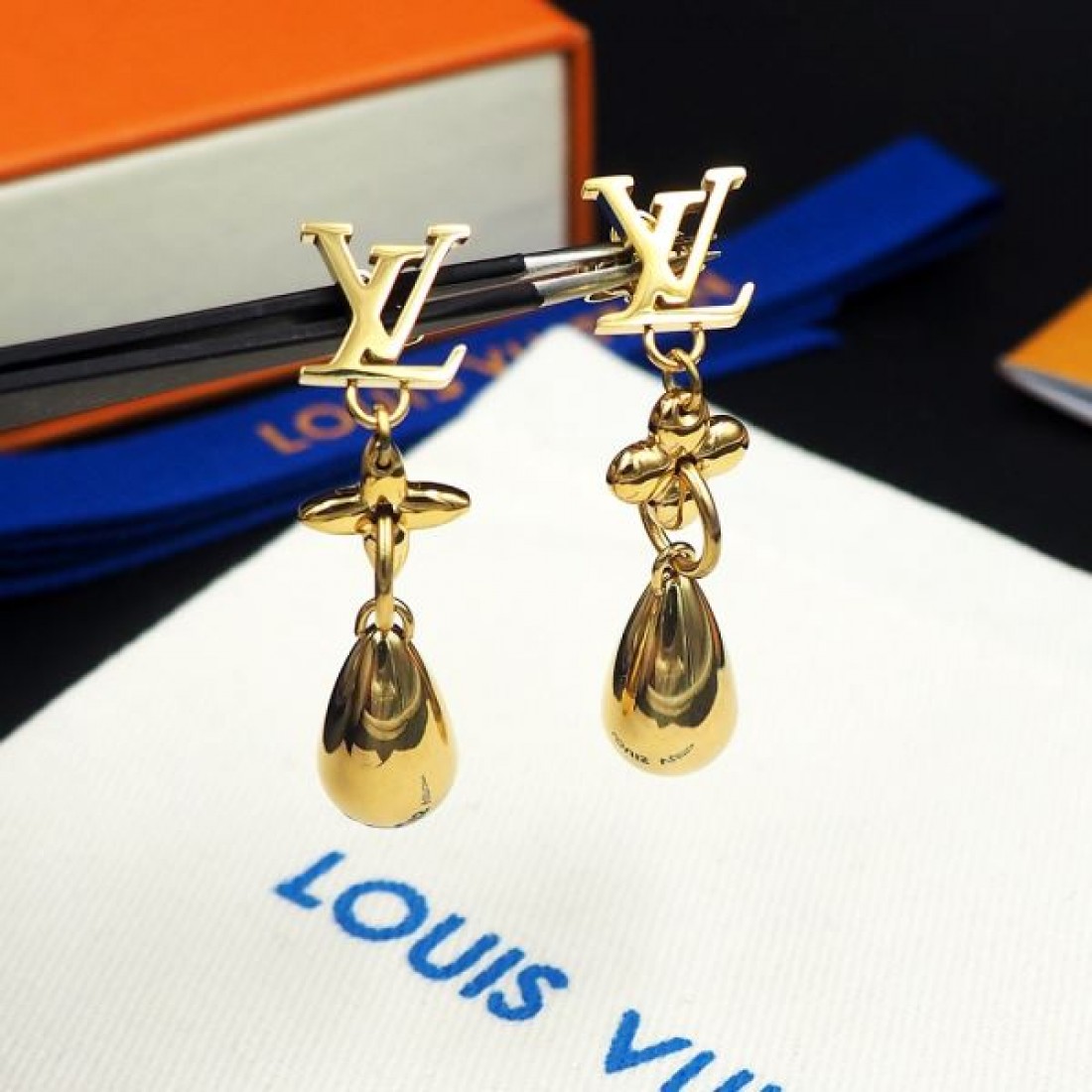  モダンで魅力的な ルイヴィトン コピー イヤリング LOUIS VUITTON 存在感アップ