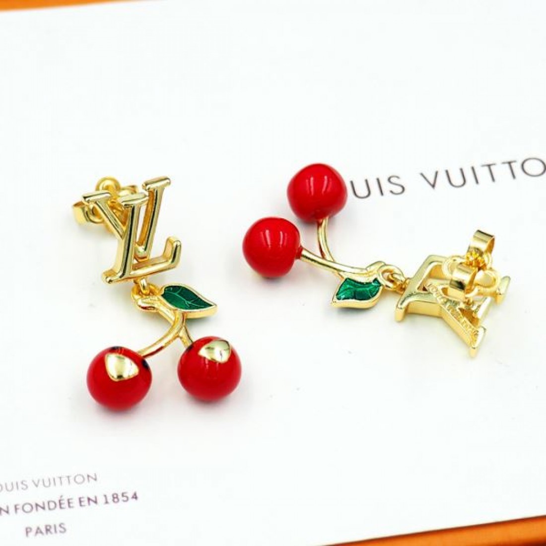 LOUIS VUITTON コピー イヤリング ルイヴィトン 上質で大人の女性らしい印象