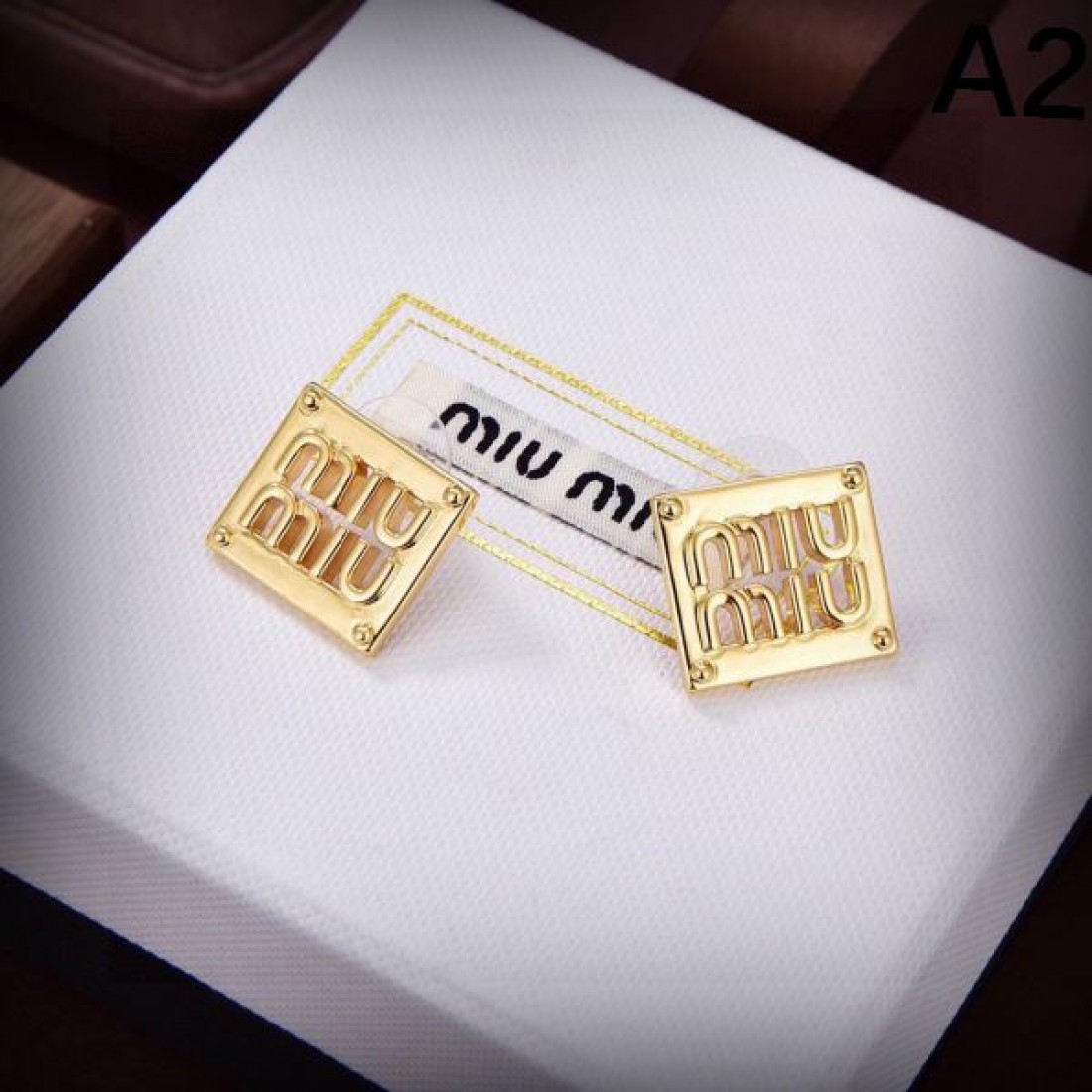 ミュウミュウ MIU MIU コピー イヤリング 可憐でスタイリッシュな仕上がり
