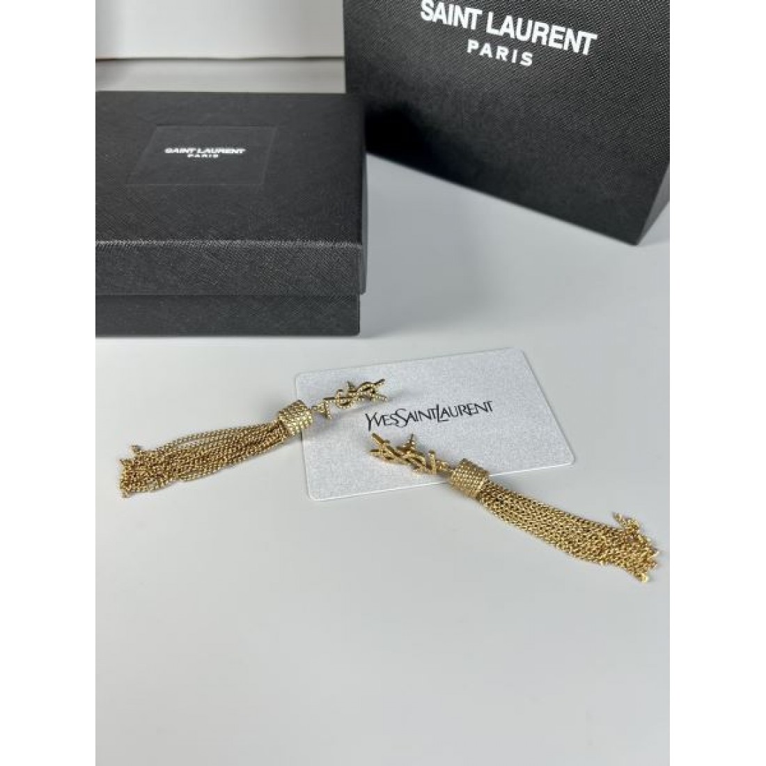 洗練された雰囲気を纏う イヴサンローラン コピー イヤリング YSL 特別な魅力