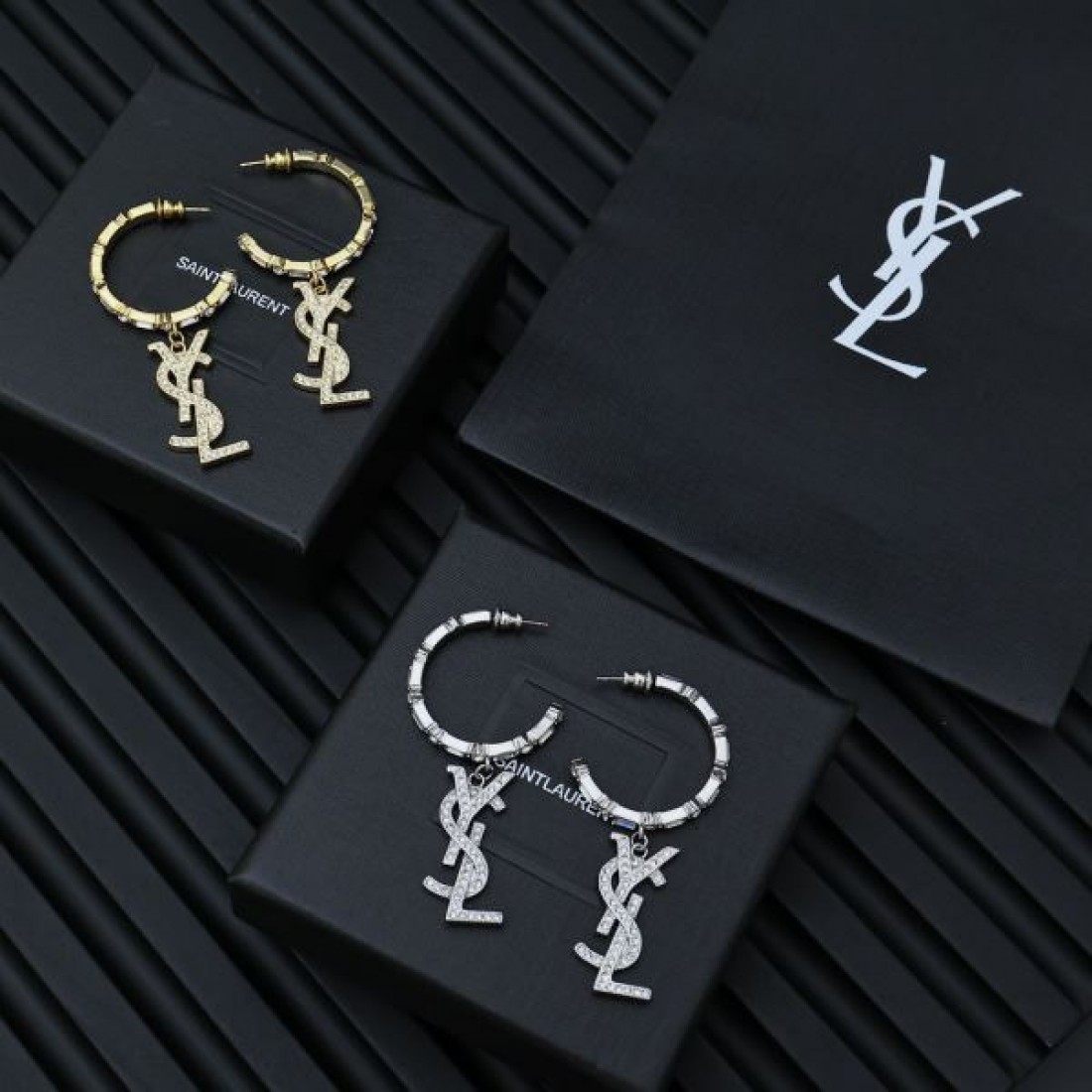 魅惑的で存在感ある YSL イヴサンローラン コピー イヤリング 華やかな輝き