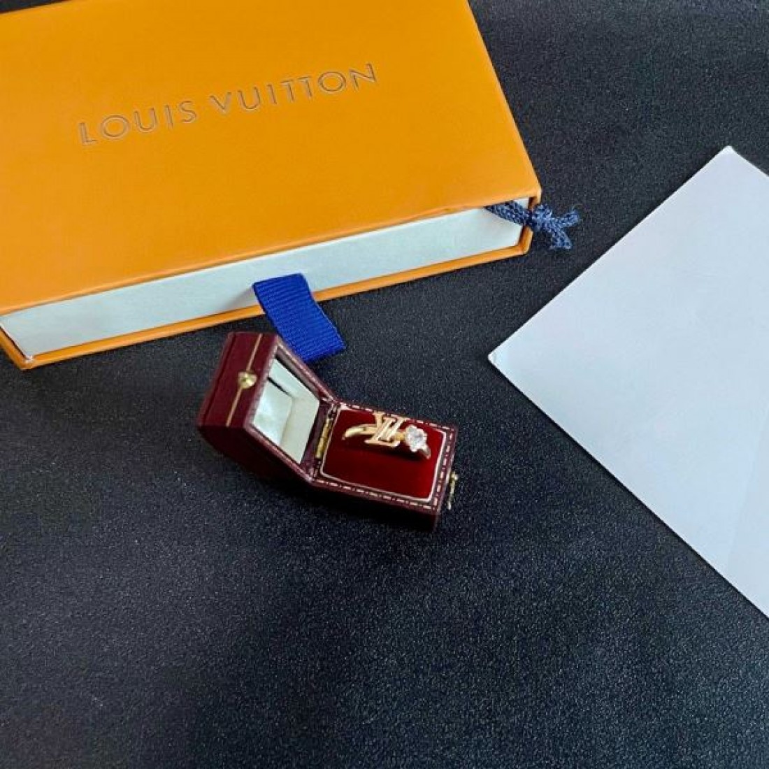 LOUIS VUITTON ルイヴィトン コピー リング 気品あふれる洗練デザイン