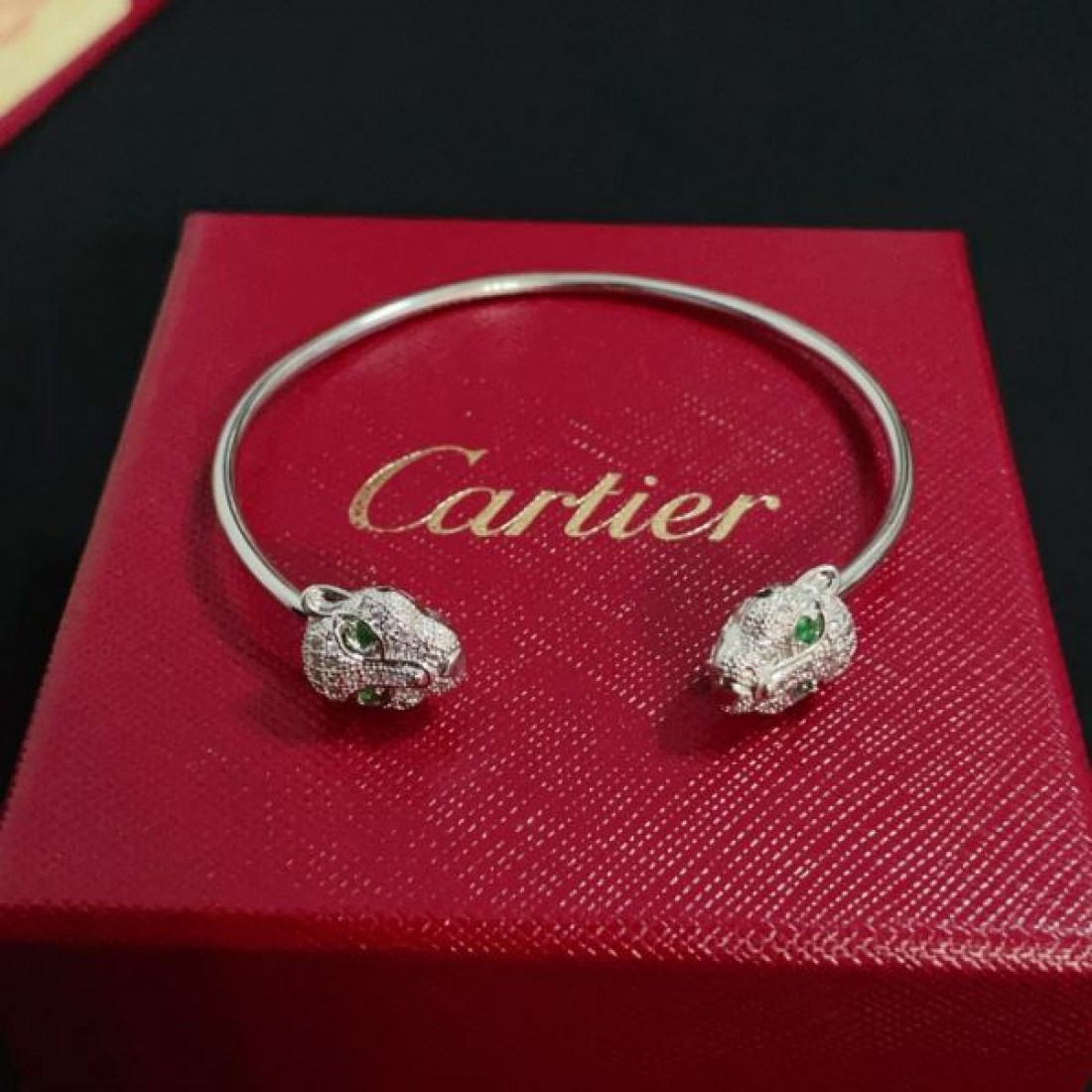  高級感漂う CARTIER カルティエ コピー ブレスレット エレガントな輝き