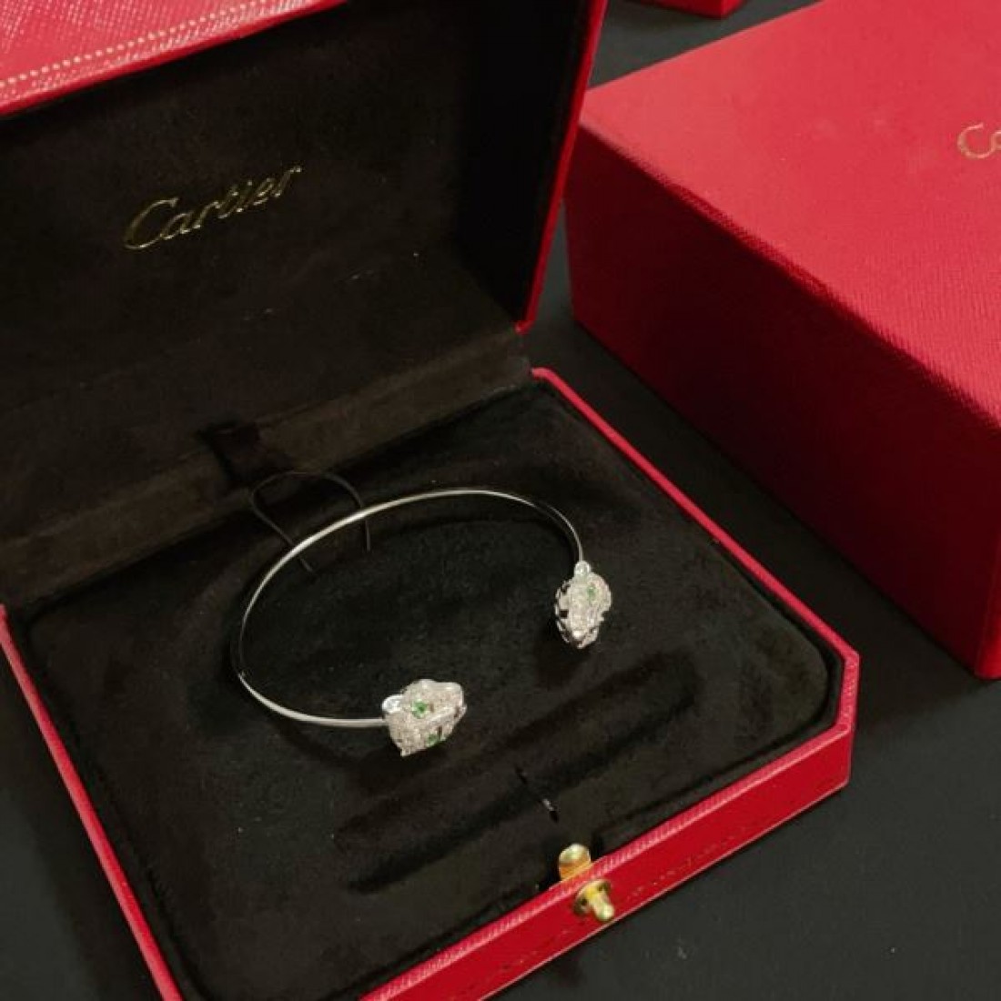  高級感漂う CARTIER カルティエ コピー ブレスレット エレガントな輝き