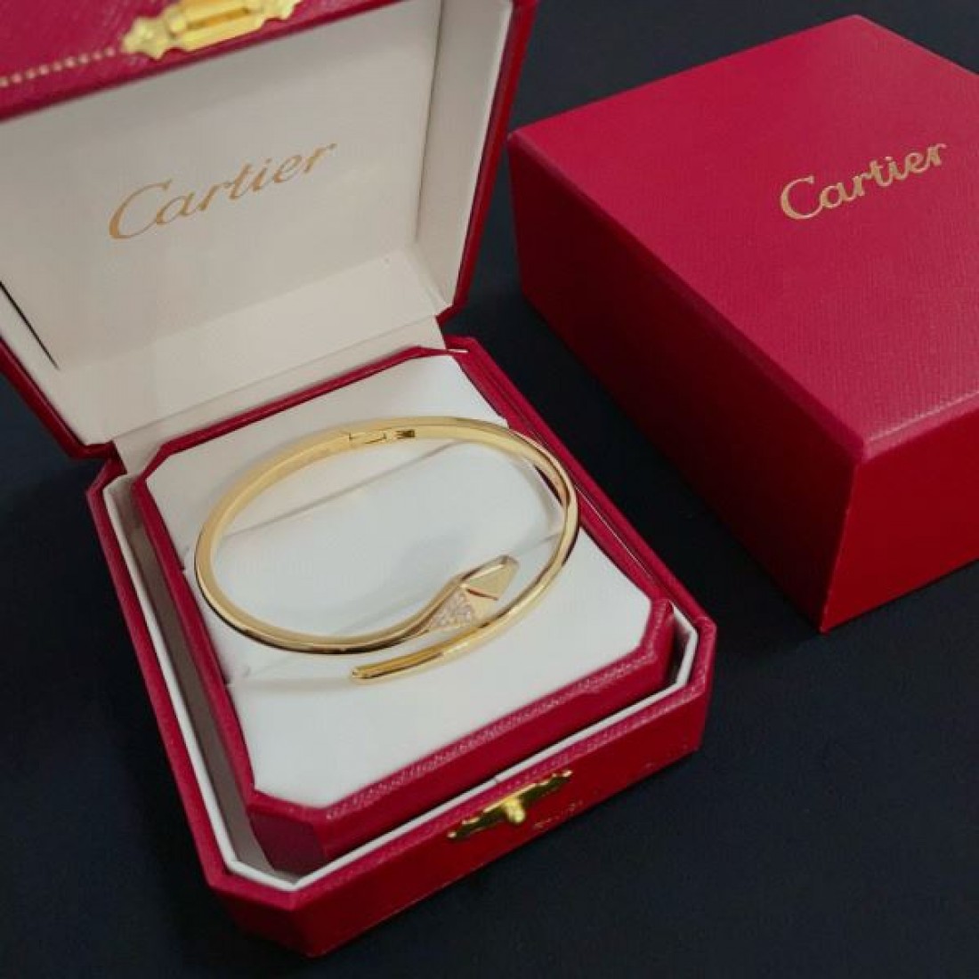 華麗で気品ある CARTIER カルティエ コピー ブレスレット 贅沢な印象