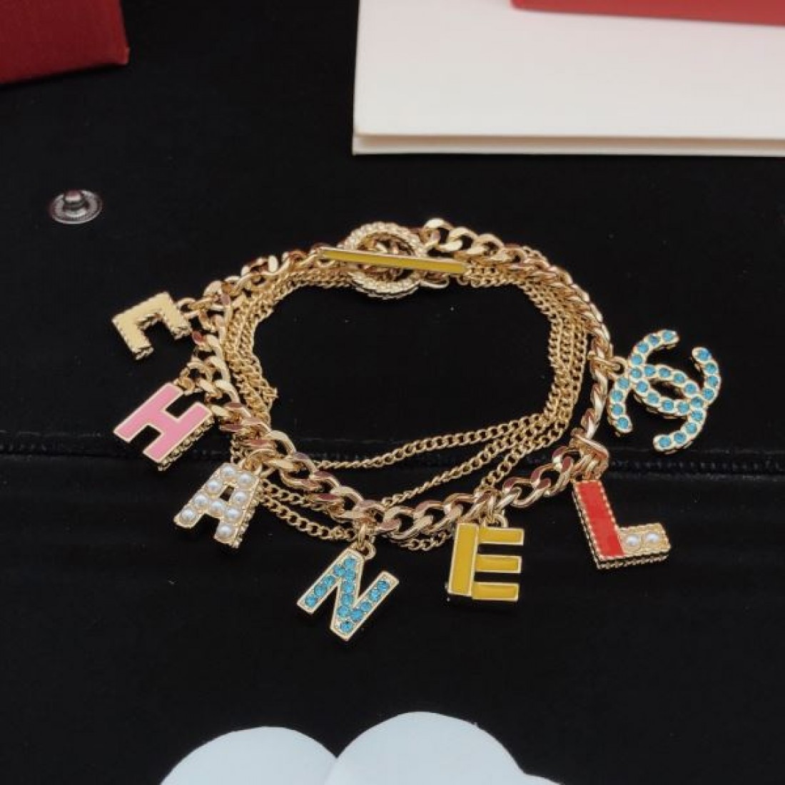 優雅で華やかな CHANEL シャネル コピー ブレスレット 高級感ただよう
