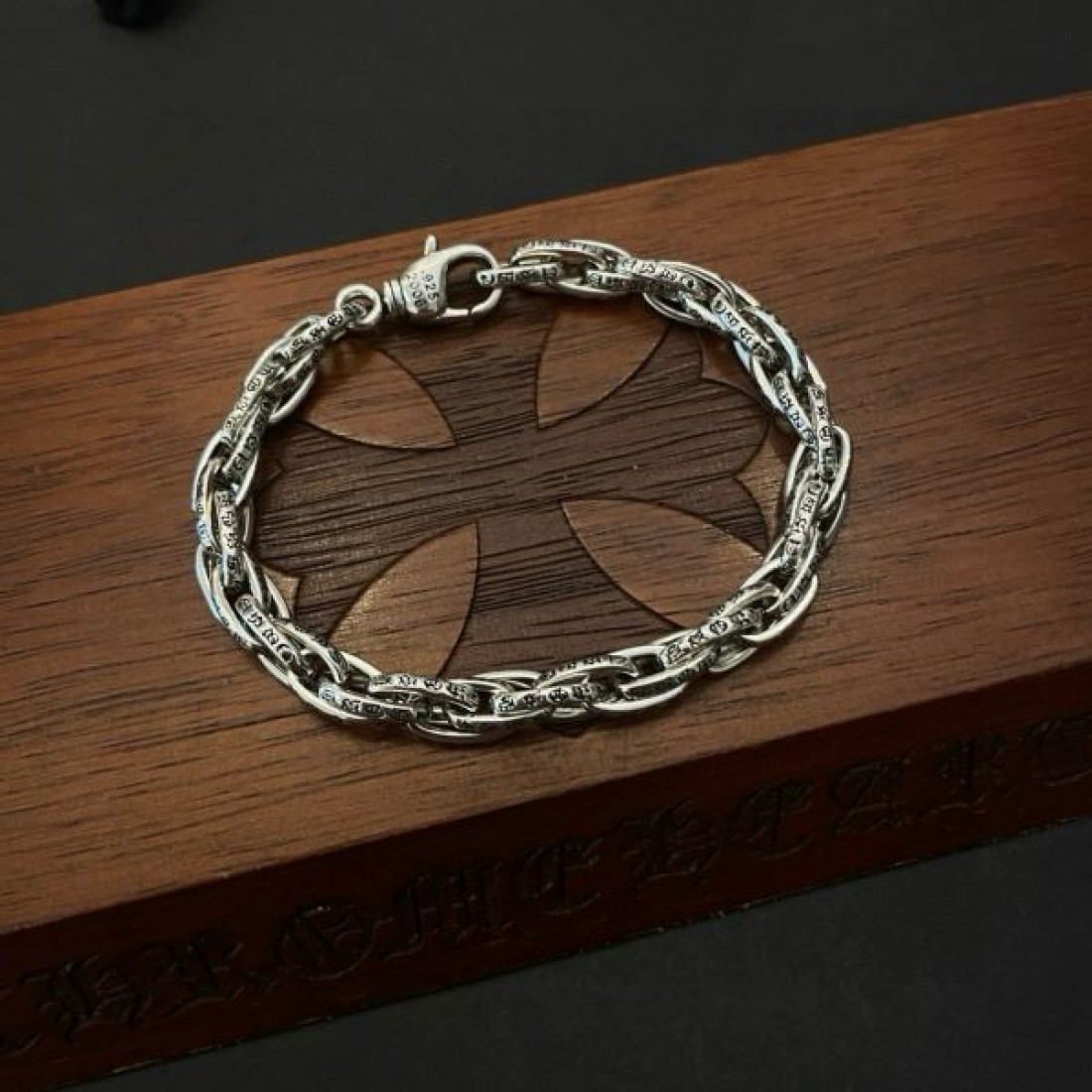 存在感あふれる CHROME HEARTS クロムハーツ コピー ブレスレット 男性的で力強い