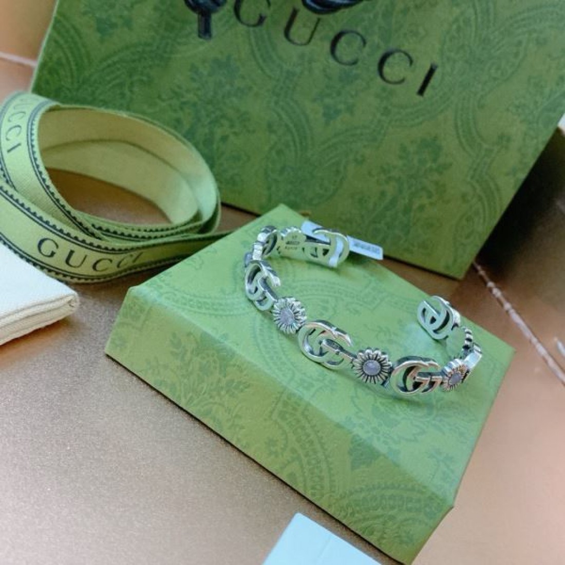 高貴で魅力的な GUCCI グッチ コピー ブレスレット 今だけの限定感