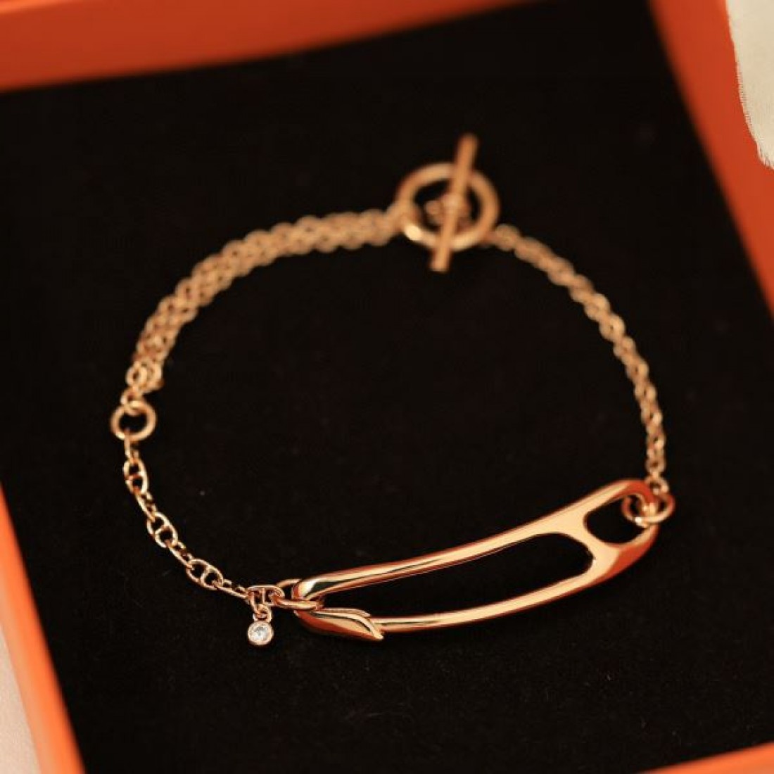 華やかなデザイン エルメス コピー ブレスレット HERMES シンプルであり