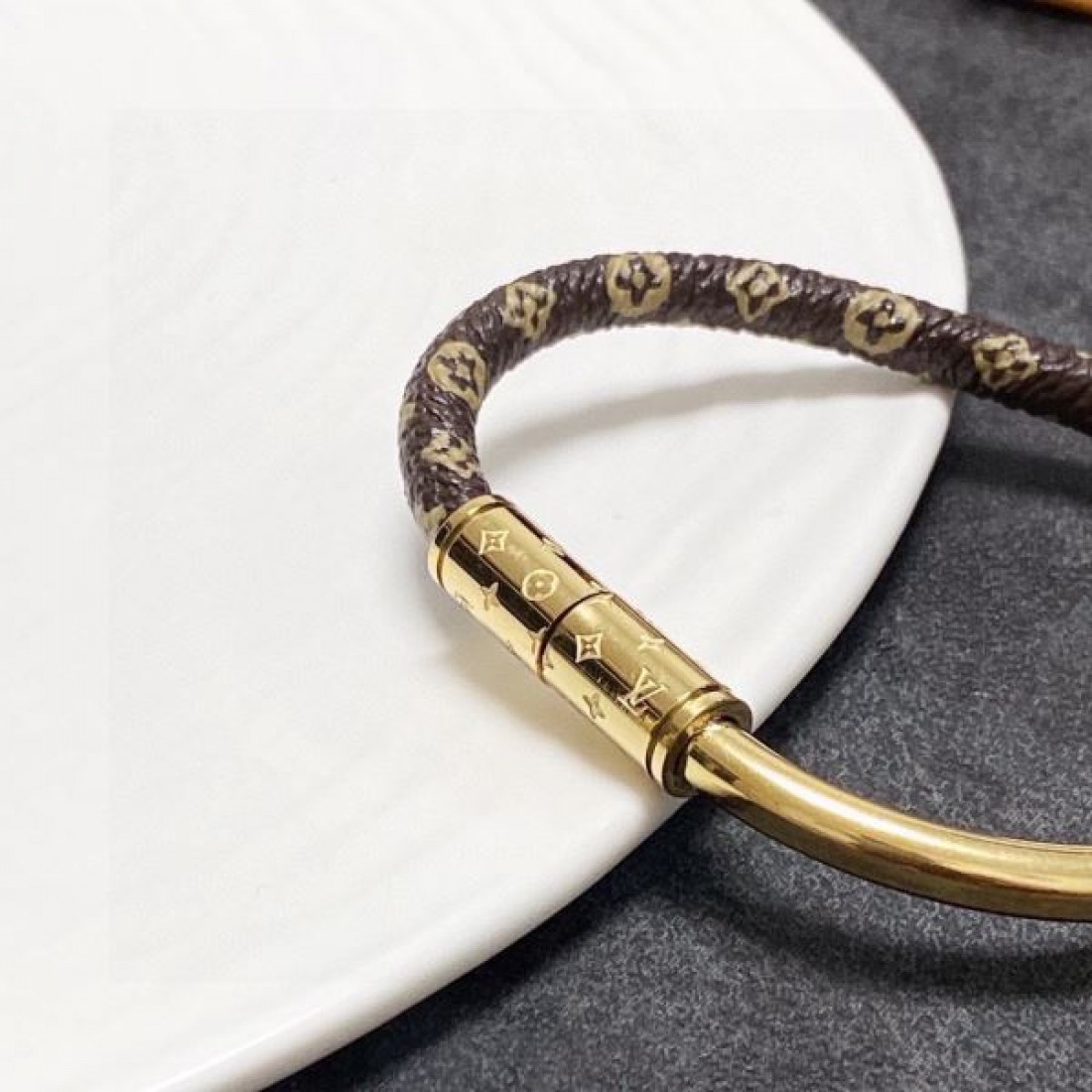 LOUIS VUITTON ルイヴィトン コピー ブレスレット 魅力的で洗練された