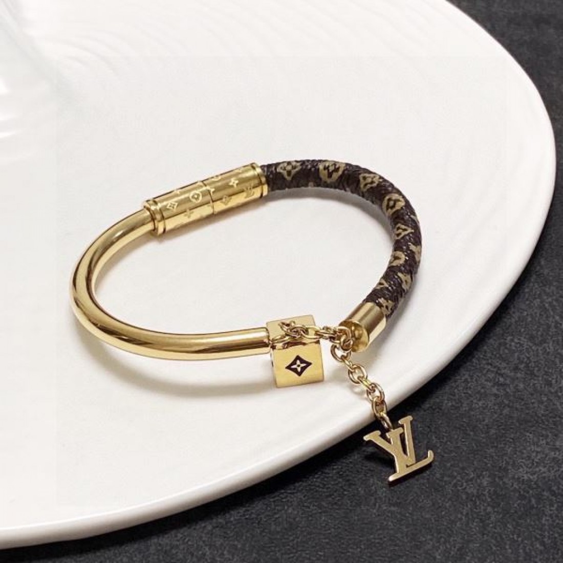 LOUIS VUITTON ルイヴィトン コピー ブレスレット 魅力的で洗練された