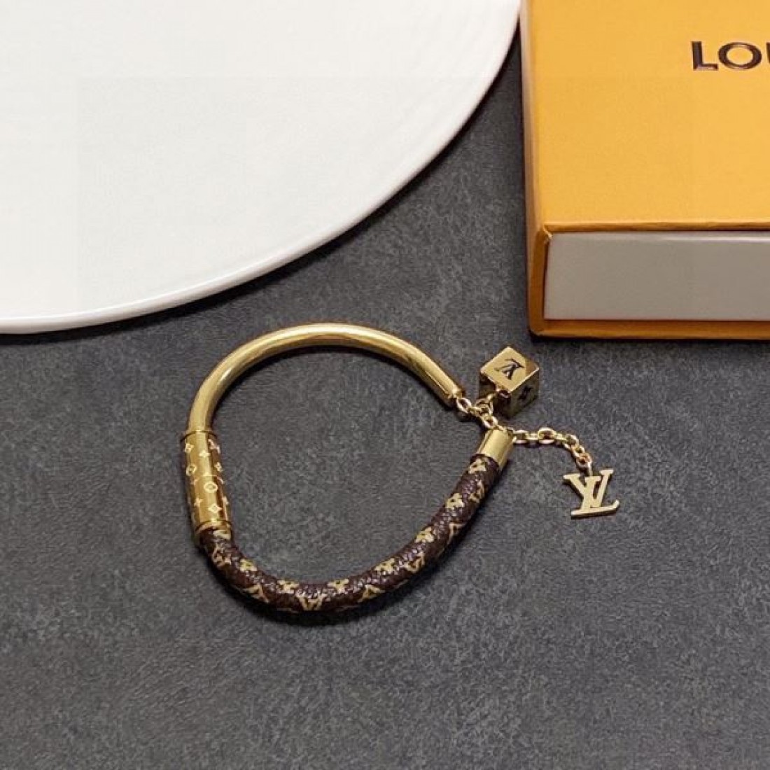 LOUIS VUITTON ルイヴィトン コピー ブレスレット 魅力的で洗練された
