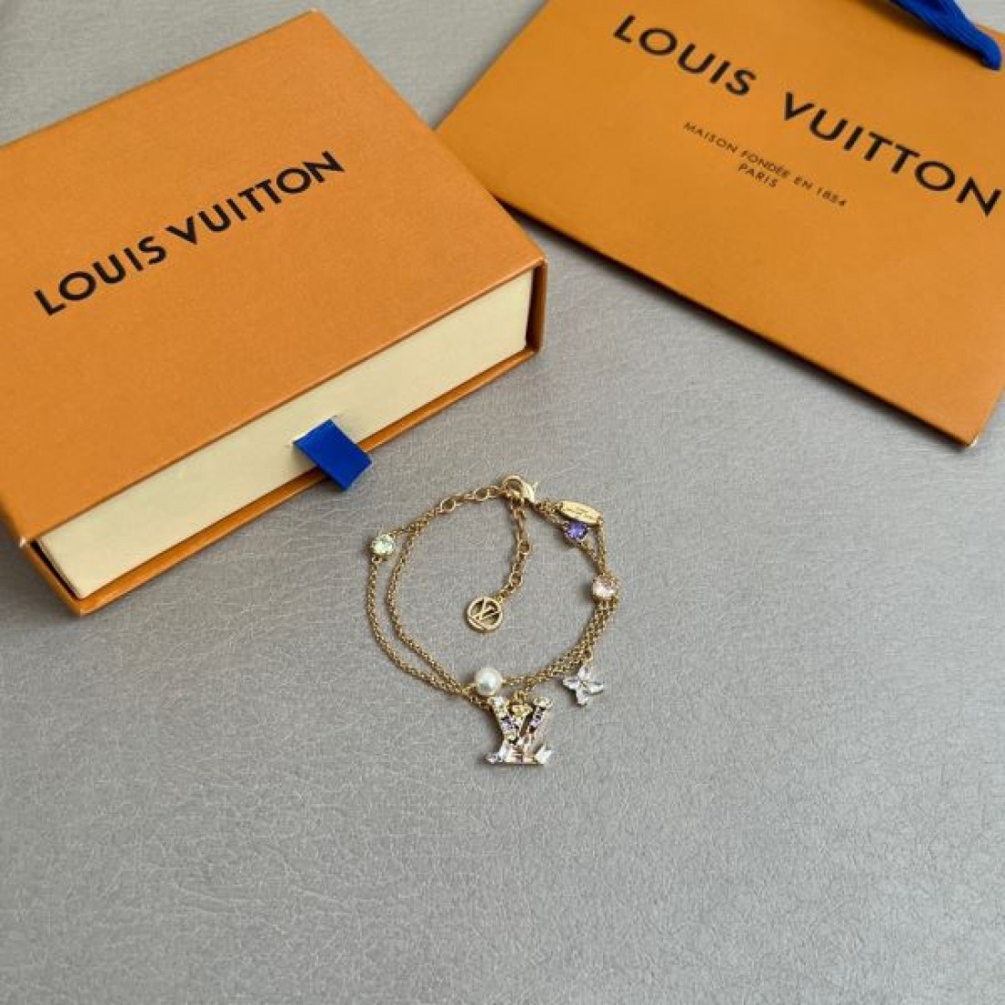 高級感漂う LOUIS VUITTON ルイヴィトン コピー ブレスレット 完璧なデザイン