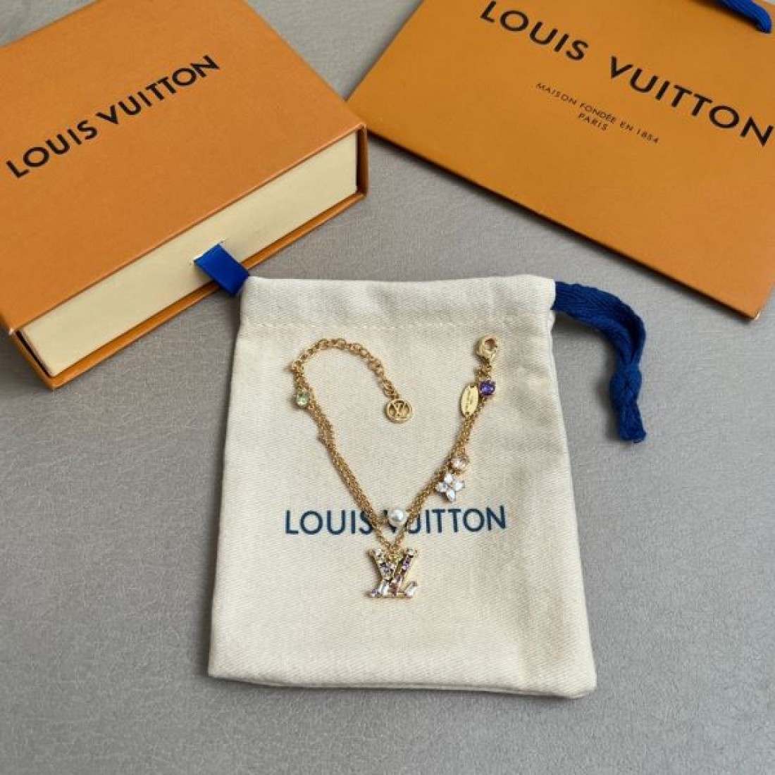 高級感漂う LOUIS VUITTON ルイヴィトン コピー ブレスレット 完璧なデザイン