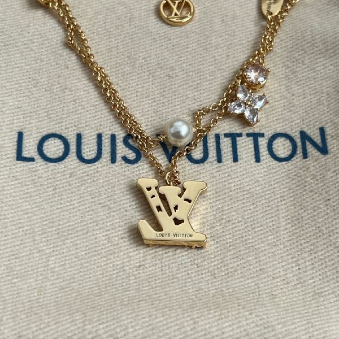 高級感漂う LOUIS VUITTON ルイヴィトン コピー ブレスレット 完璧なデザイン