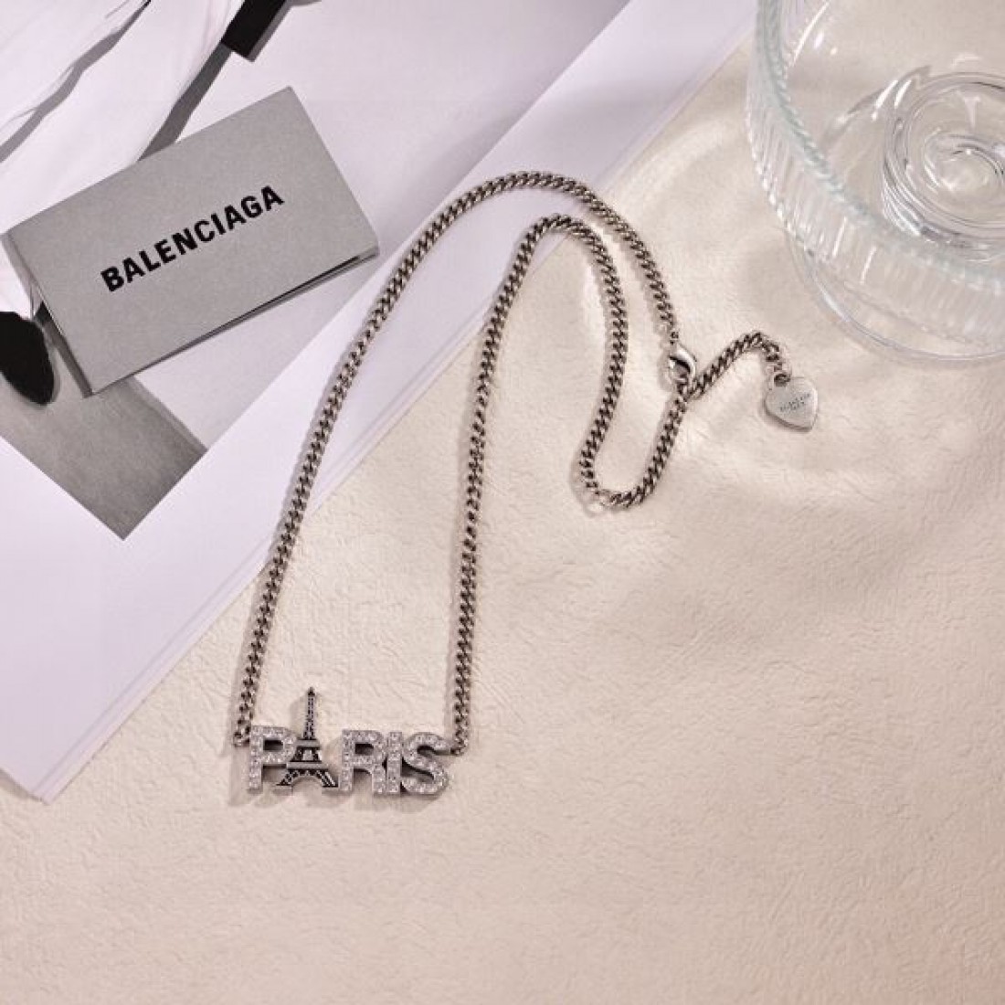  BALENCIAGA バレンシアガ コピー ネックレス シンプルで洗練された美しさ