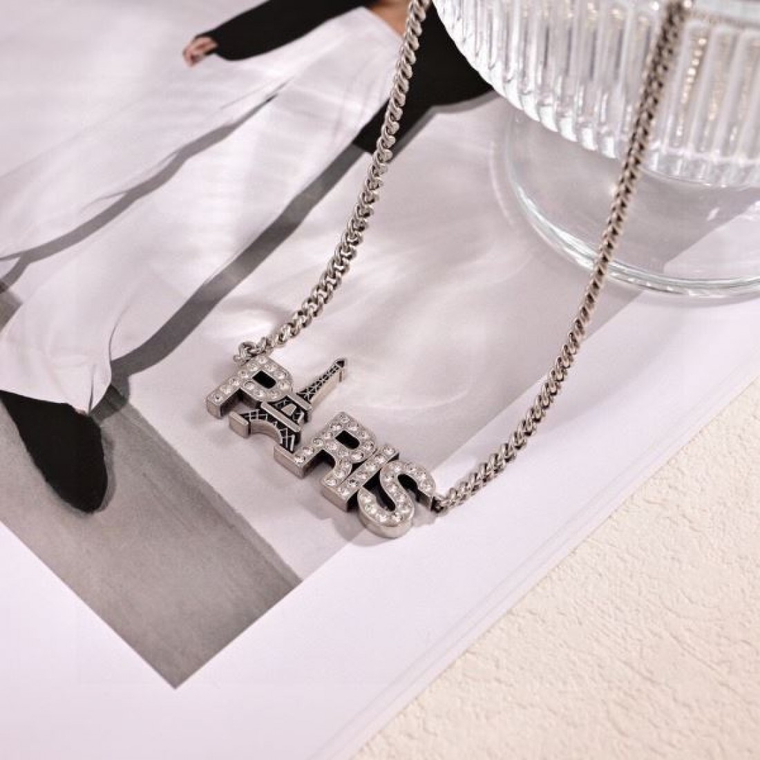 BALENCIAGA バレンシアガ コピー ネックレス シンプルで洗練された美しさ