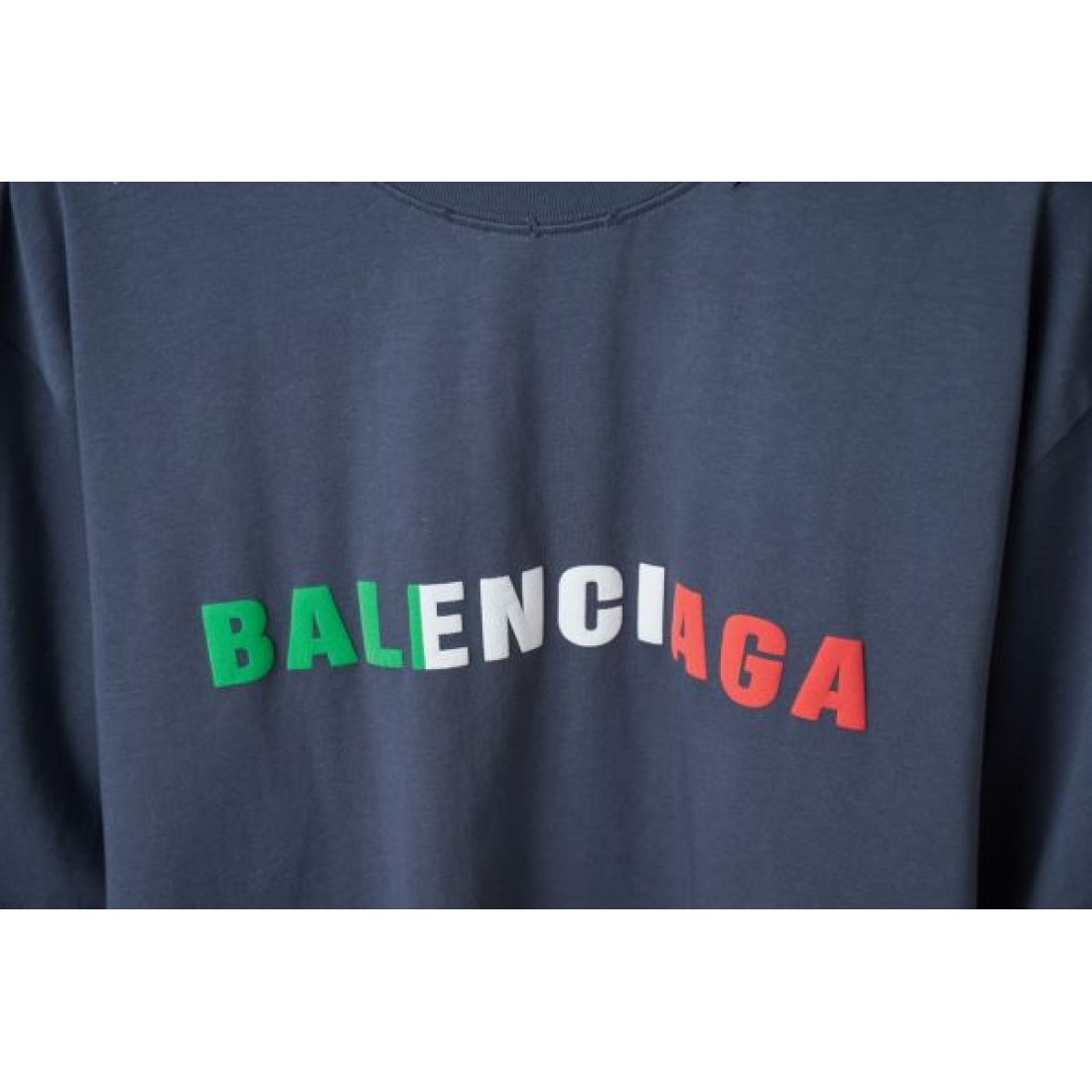 高級感ただよう BALENCIAGA バレンシアガ コピー Tシャツ 洗練された装いに
