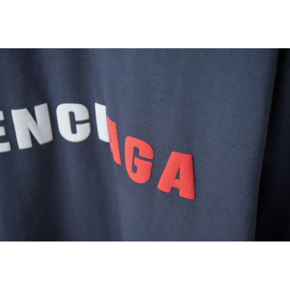 高級感ただよう BALENCIAGA バレンシアガ コピー Tシャツ 洗練された装いに