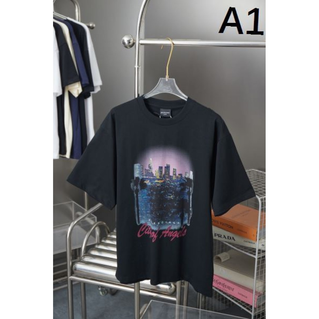 バランスの良いシルエットが映える BALENCIAGA バレンシアガ コピー Tシャツ 