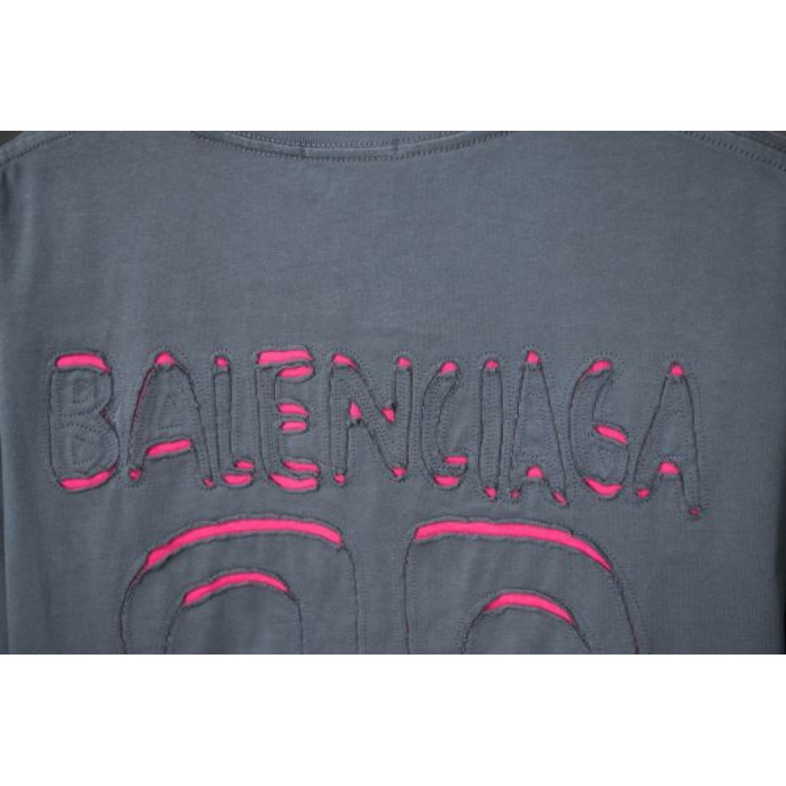 BALENCIAGA バレンシアガ コピー Tシャツ 上質でトレンド感あふれる