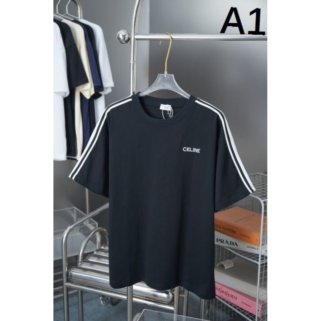  さりげない存在感を放つ CELINE セリーヌ コピー Tシャツ カジュアルで都会的
