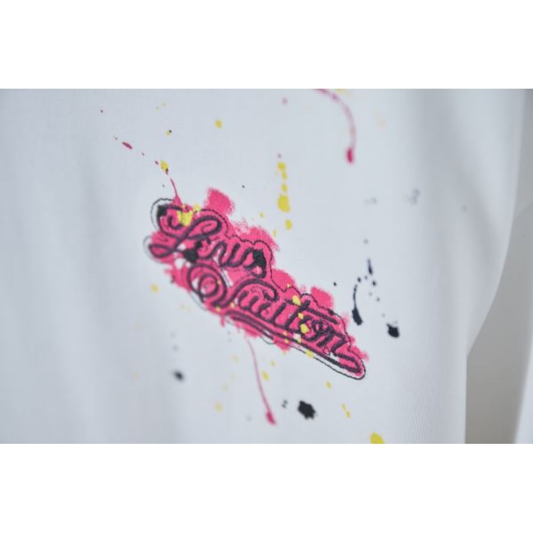  LOUIS VUITTON ルイヴィトン スーパーコピー Tシャツ 個性派必見のデザイン