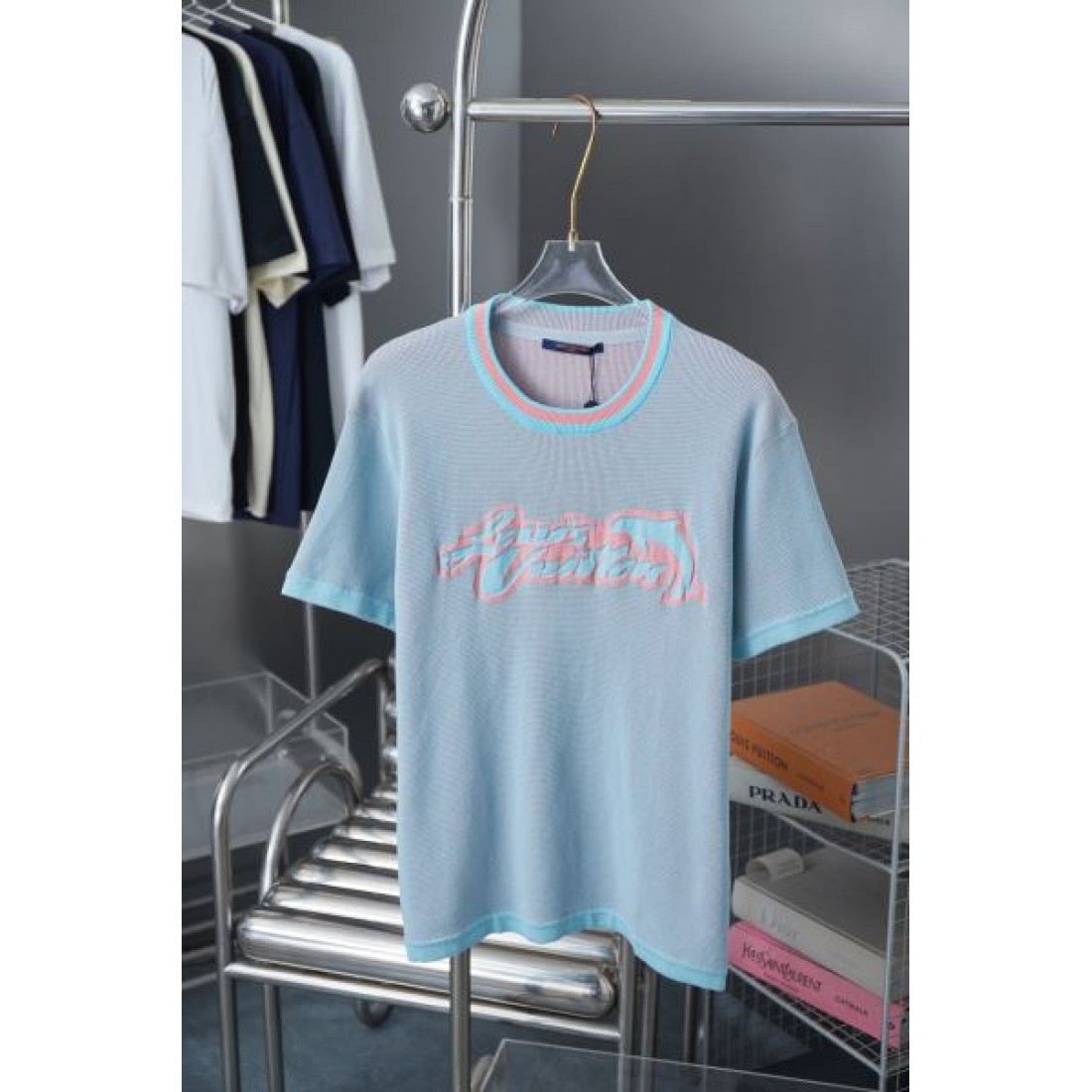 モード感あふれる LOUIS VUITTON ルイヴィトン コピー Tシャツ 上品で