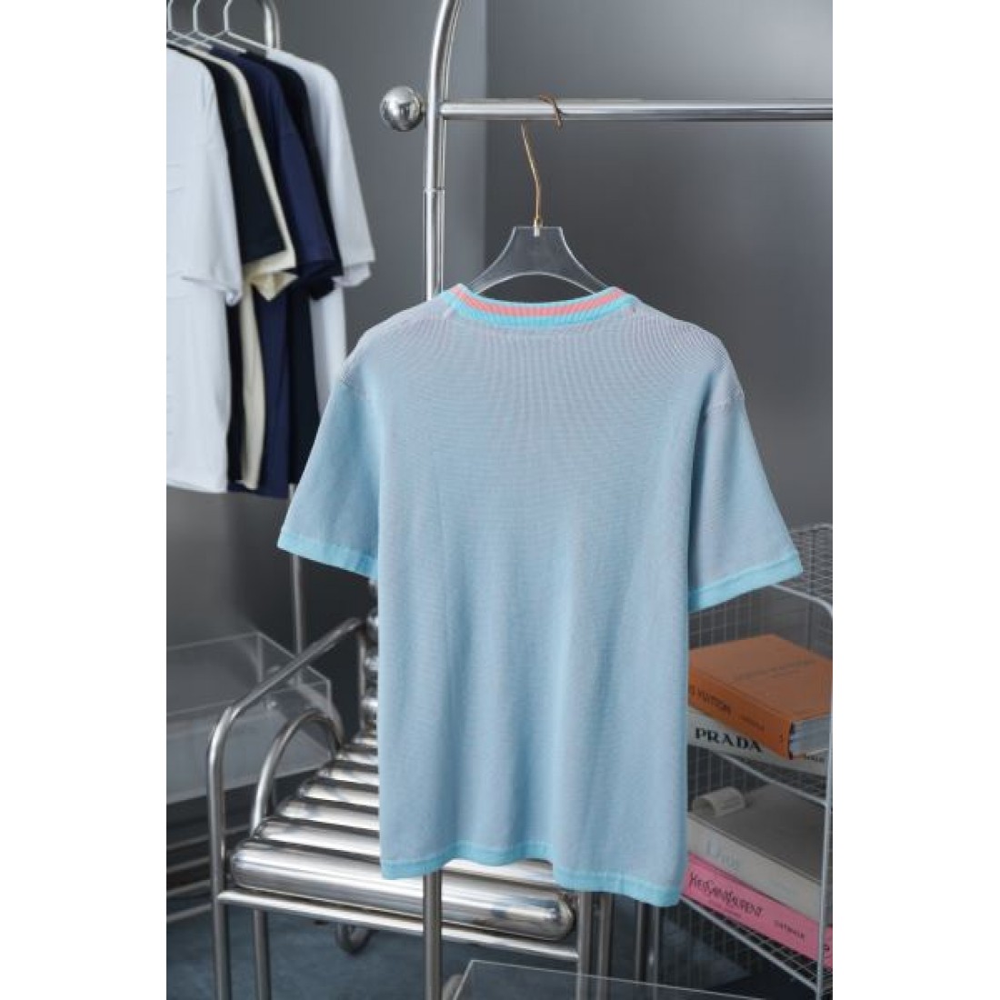 モード感あふれる LOUIS VUITTON ルイヴィトン コピー Tシャツ 上品で