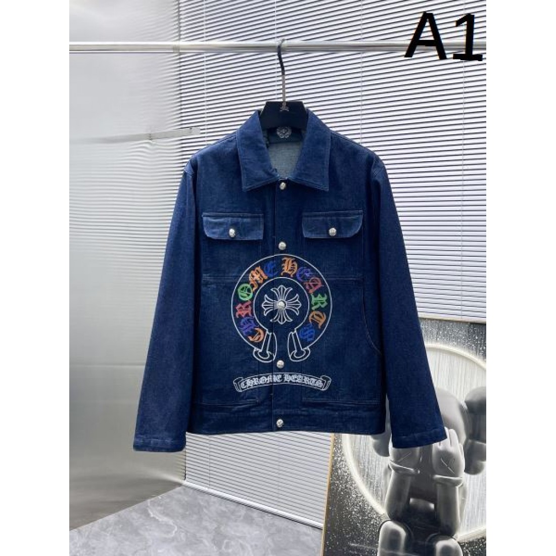 ラグジュアリーな魅力を纏う CHROME HEARTS クロムハーツ コピー コート