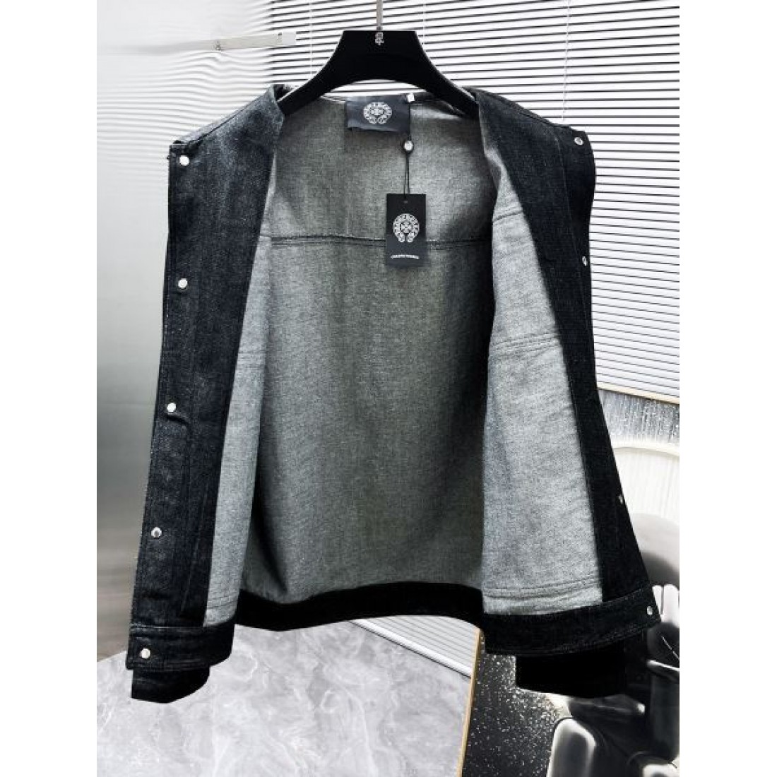 ラグジュアリーな魅力を纏う CHROME HEARTS クロムハーツ コピー コート 