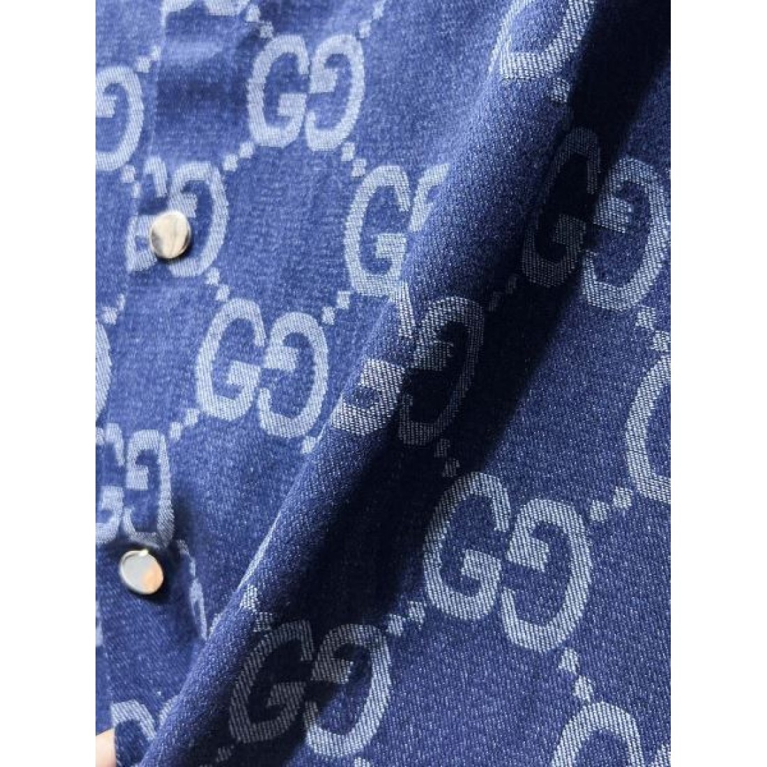  都会的で端正な印象の GUCCI グッチ スーパーコピー コート スタイリッシュ