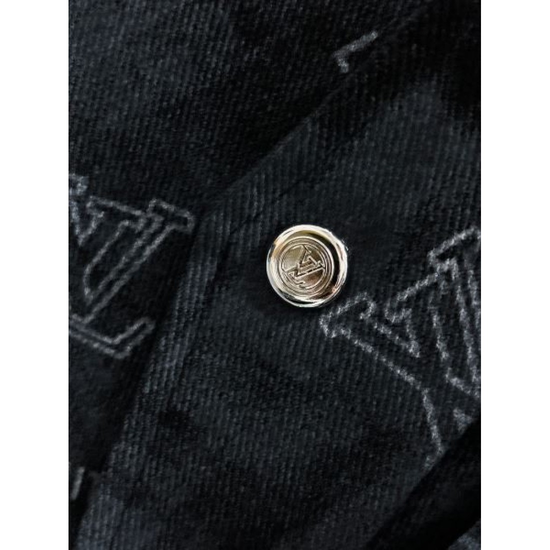 ラグジュアリーで華やかな LOUIS VUITTON ルイヴィトン コピー コート 大人の魅力
