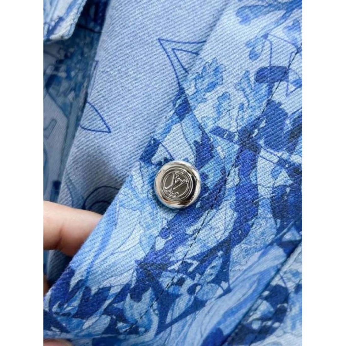  トレンド感あふれる LOUIS VUITTON コピー コート ルイヴィトン 上品で特別なスタイル