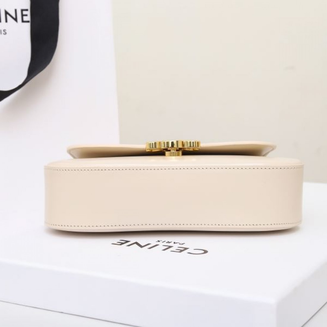 上品な雰囲気の セリーヌ コピー トートバッグ CELINE 限定感あるデザイン